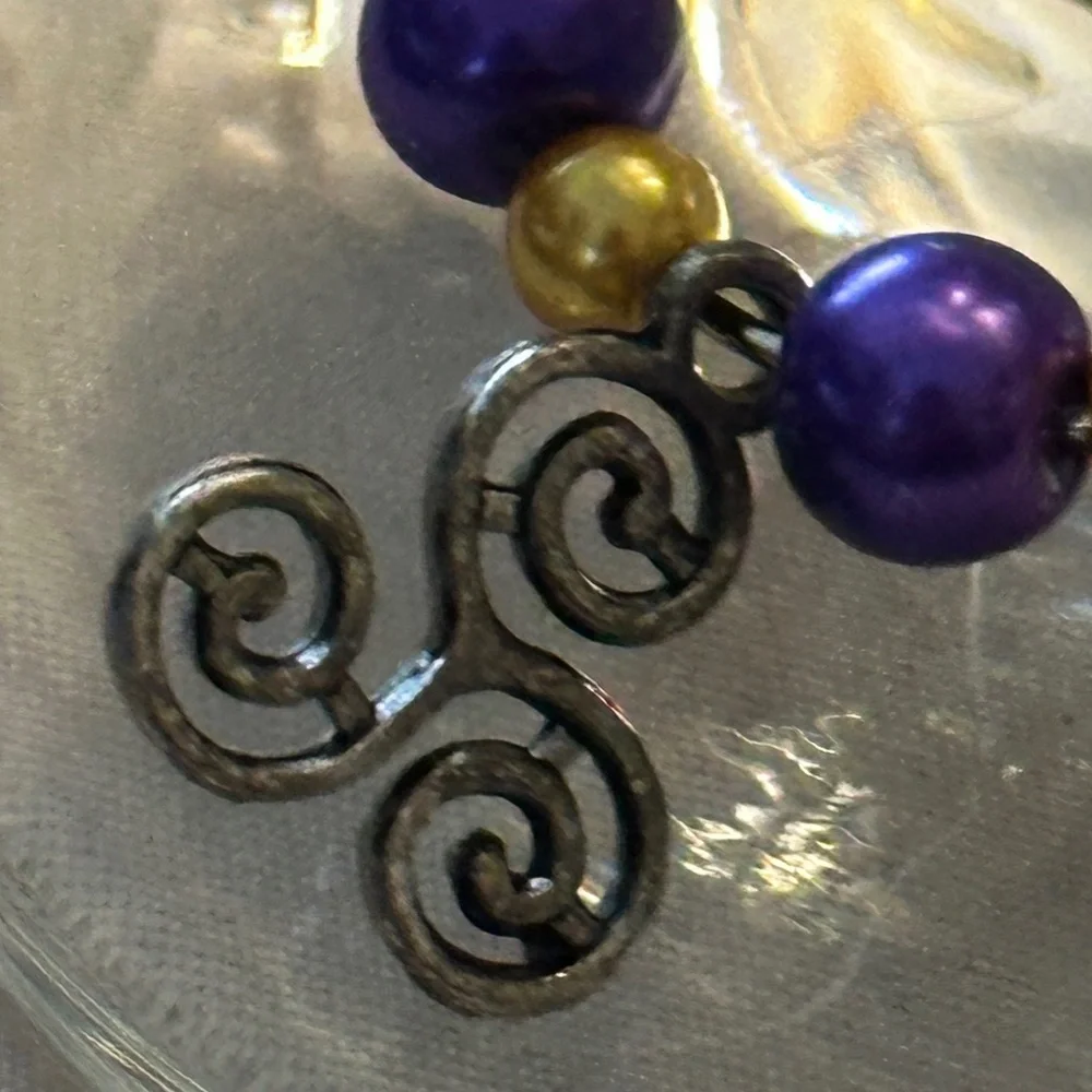 Wine glass tag stainless steel hoop gold/purple beads Celtic triple spiral